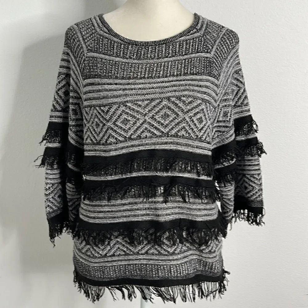 Gallarda Galante fringe geometric elbow length sweater.  Size F.  Size M.